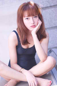 把手脚绑上拿刷子刷花核