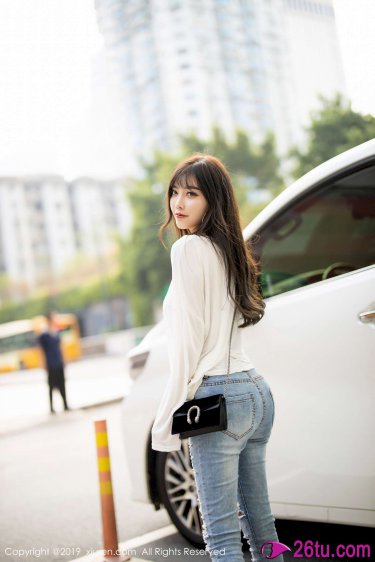 性奴秘书裸侍跪趴等主人玩